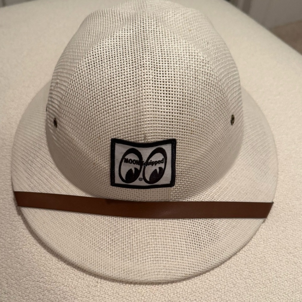 Moon Equipped safari hat,